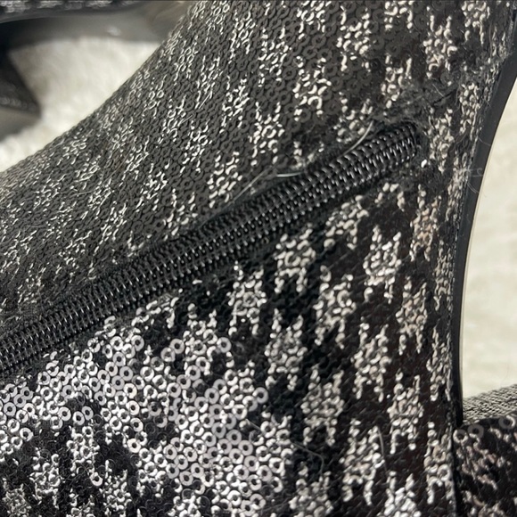 Amelia Grace Julia Bootie Black Silver Sequin Zippered Booties Size 9.5 - Picture 4 of 12